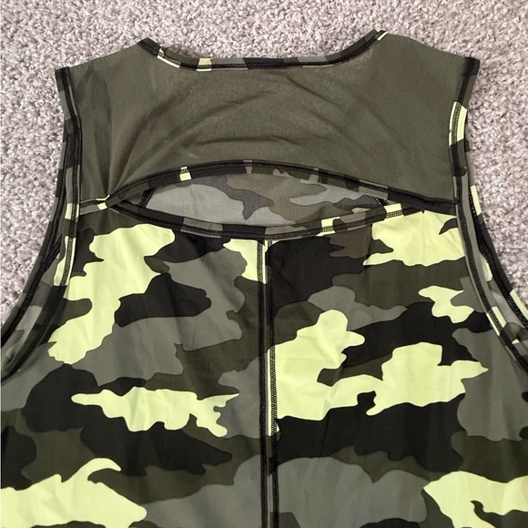 Lululemon Camo Sleeveless open back tank Top - green army Size Approx. Small - Picture 5 of 5
